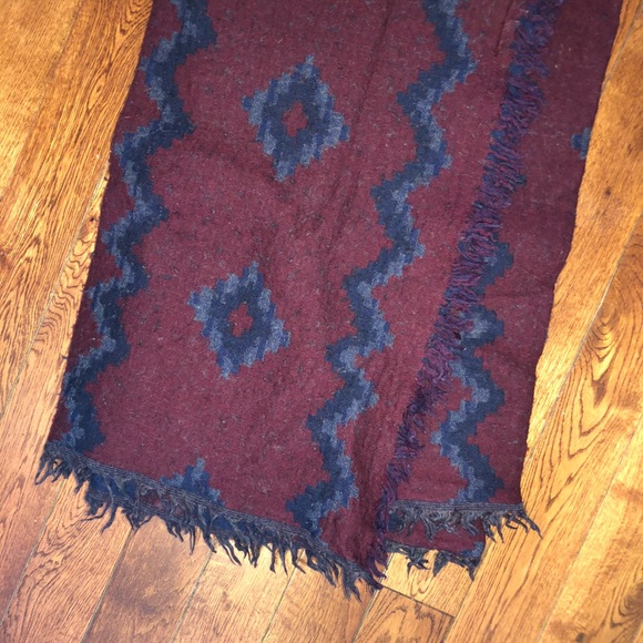 Aritzia Wilfred Diamond Aztec Blanket Scarf - Picture 4 of 6